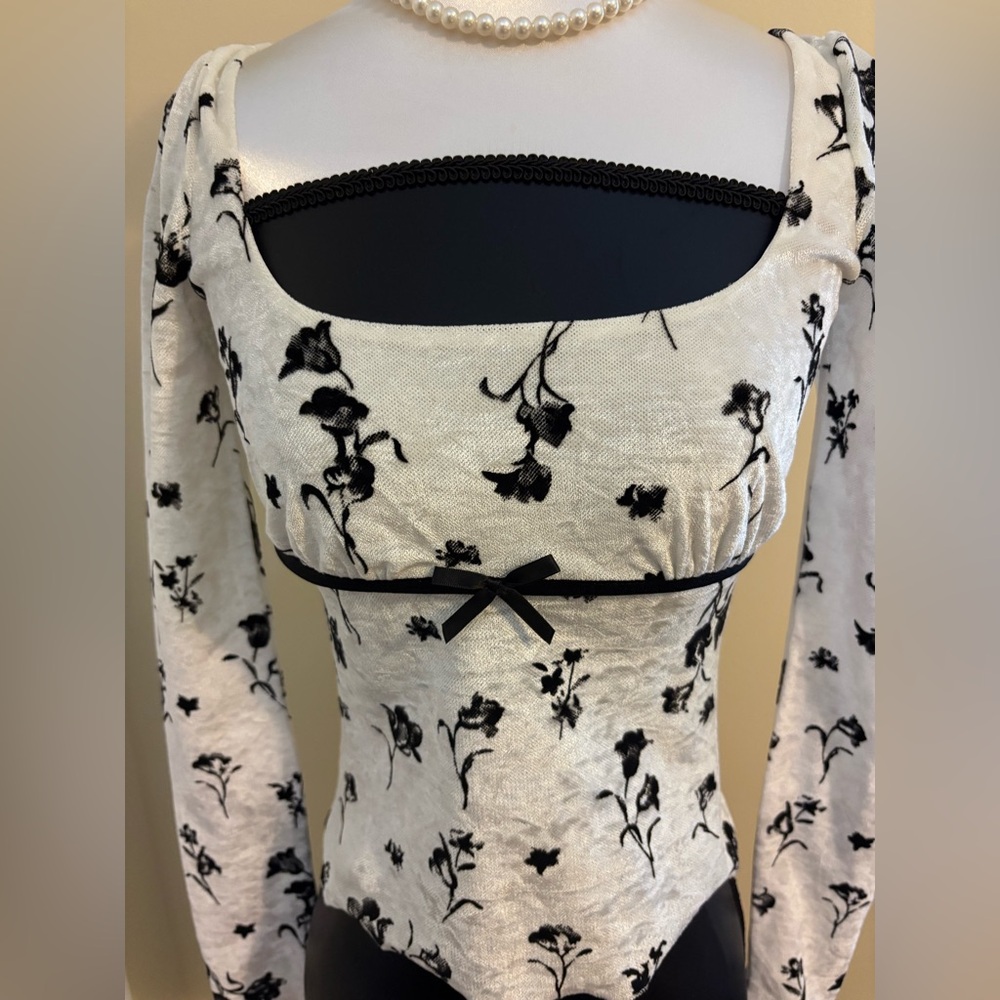 THIRTY THIRTY LA Cute Top with Bow. NWT